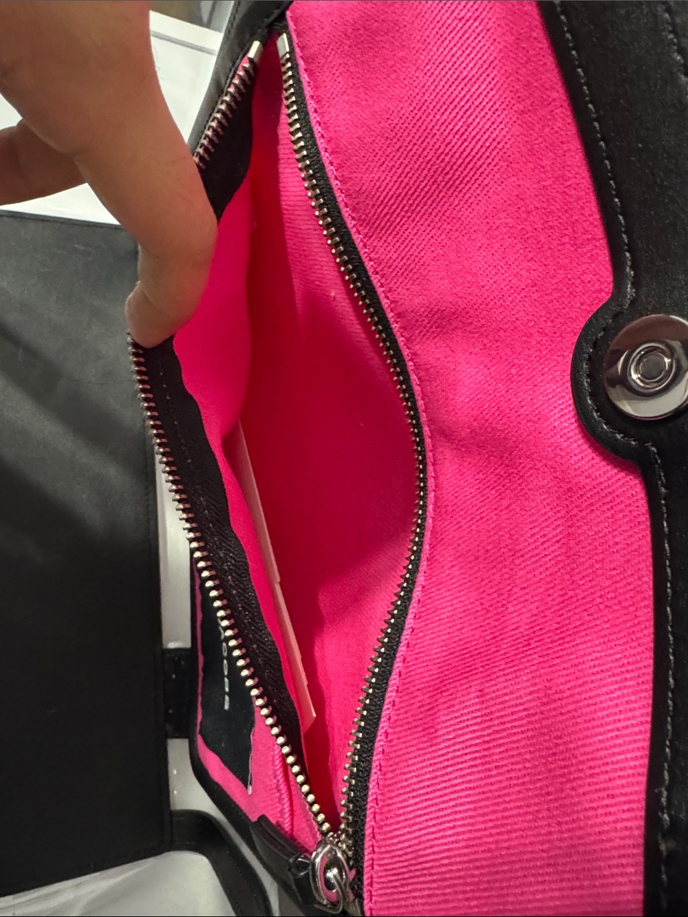 Marc Jacobs The Clear Large Tote Black PVC Hot Pink Pouch - Picture 3 of 4